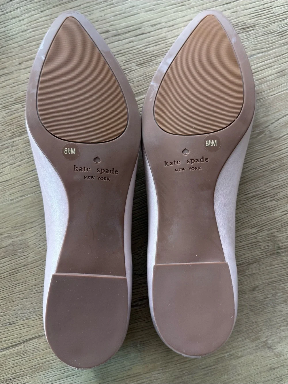 Kate Spade Eleni Flex Flat Scalloped Edge in Pale Pink Nappa